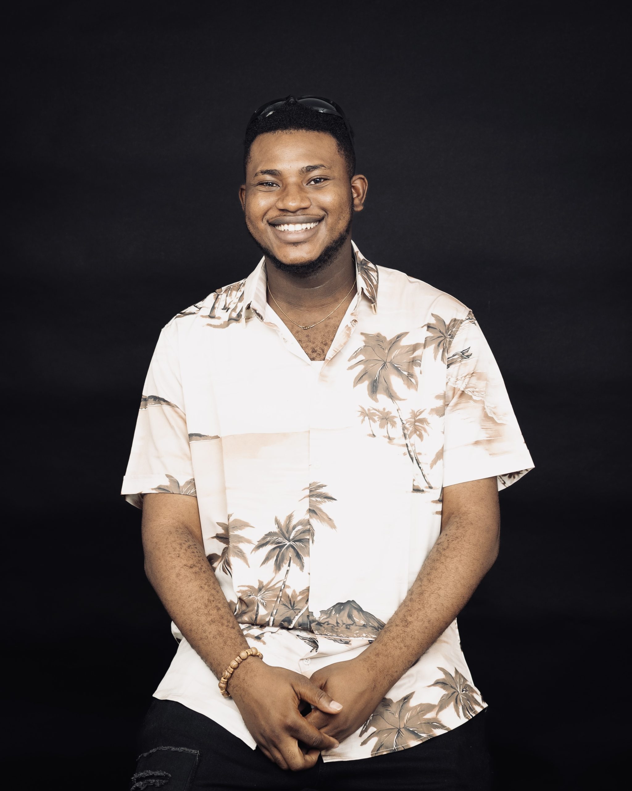 You are currently viewing Ezomo Godson: Nigerian Writer Lift