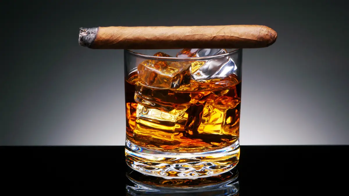 You are currently viewing Smoking or Drinking: All the Ways Alcohol and Smoking Can Kill